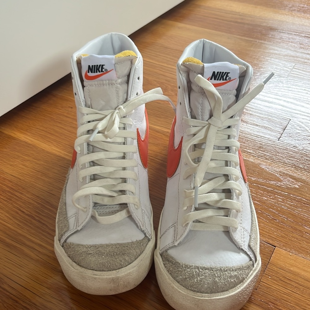 Nike Blazer Mid ‘77 Vintage Red Swoosh High Top Sneaker Shoe Size 8/ Women 9.5